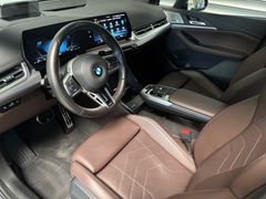 Fahrzeugabbildung BMW 218i Active Tourer M Sport--ACC/Travel/Pano/Head