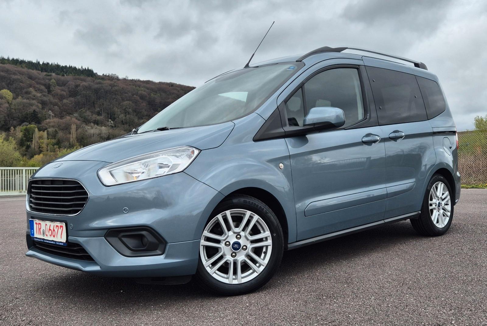 Ford Tourneo Courier 1.5 TDCi Titanium, AHK.