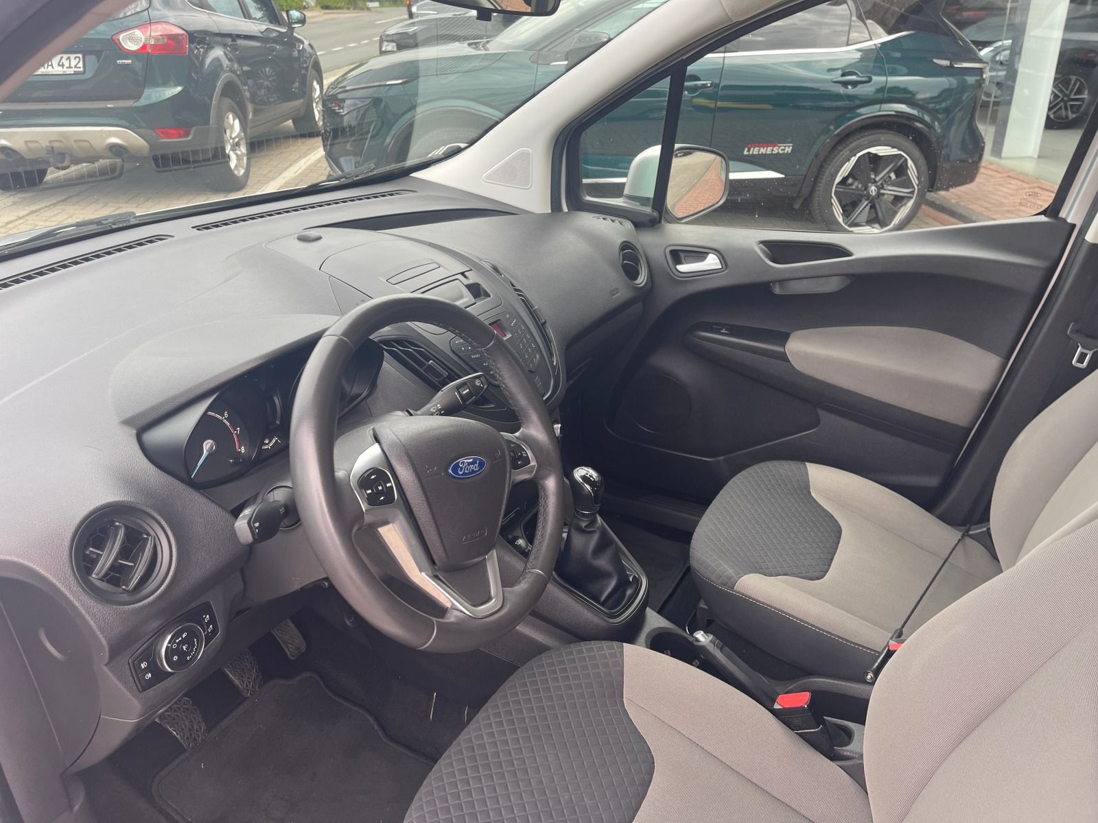 Fahrzeugabbildung Ford Tourneo Courier 1.0 EcoBoost Trend Kombi