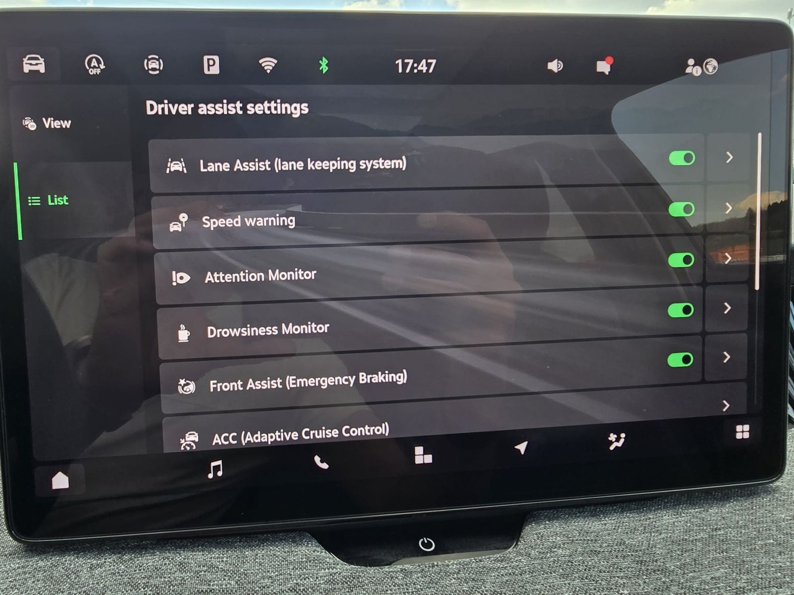 Fahrzeugabbildung SKODA Superb 2.0 TDI 4x4 Selection MATRIX*AHK*PANO*19"