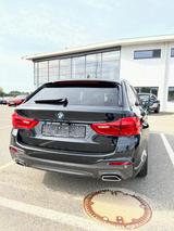 BMW 540i xDrive Touring - M Sportpaket / Head-Up - mit Benzin-Antrieb: Schwarz, Kombi, Sportpaket