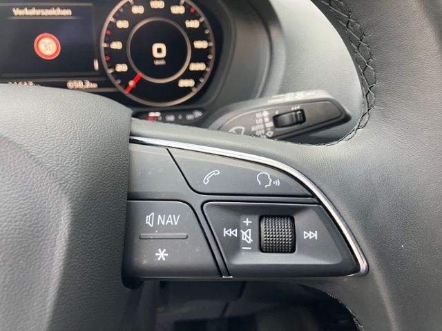 Q2 40 TFSI quattro S line LED NAVI LEDER