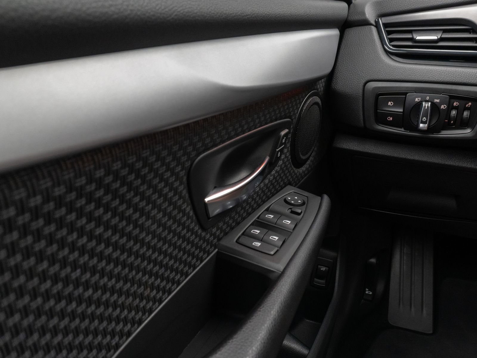 Fahrzeugabbildung BMW 218d Kamera Navi HiFi AHK LED Geschwindigkeitsre