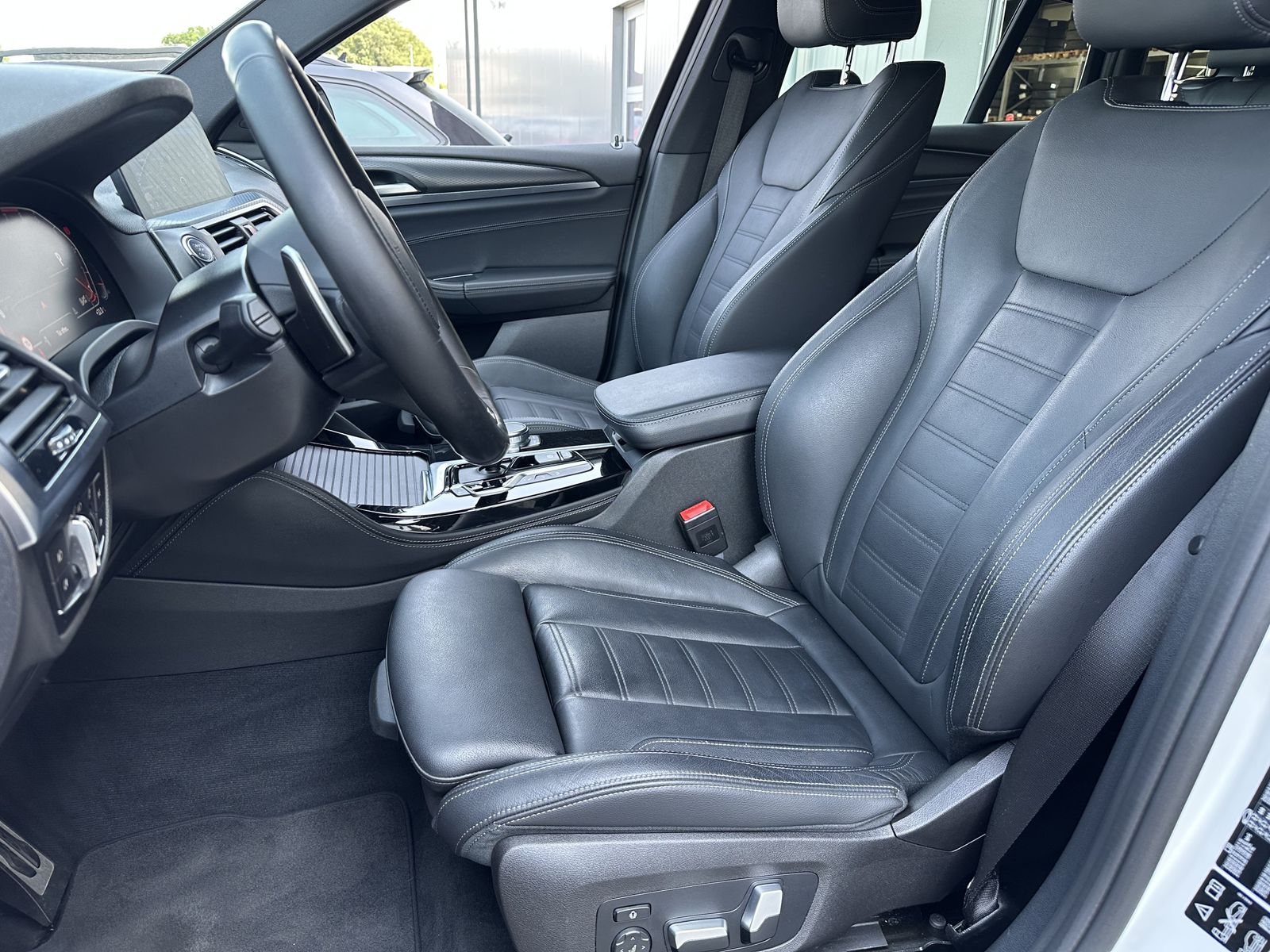Fahrzeugabbildung BMW X4 xDrive30i M-Sport X NAV+LED+360°+ACC+HEAD-UP