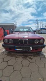 BMW  E30 320i Limousine  - BMW 320 aus 1988: 320i