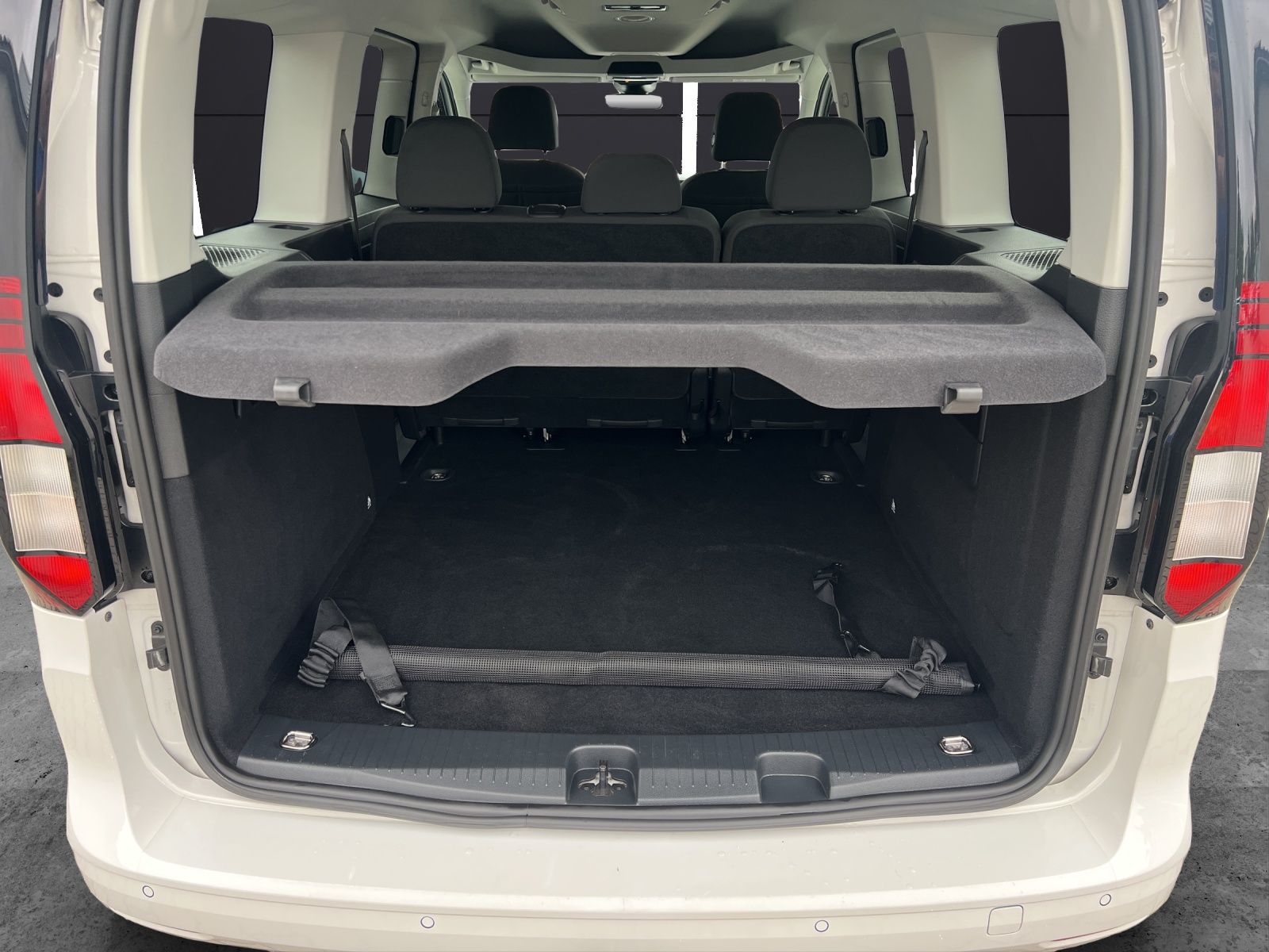 Fahrzeugabbildung Volkswagen Caddy Maxi TDI Life Standhzg. LED AHK Navi GRA P