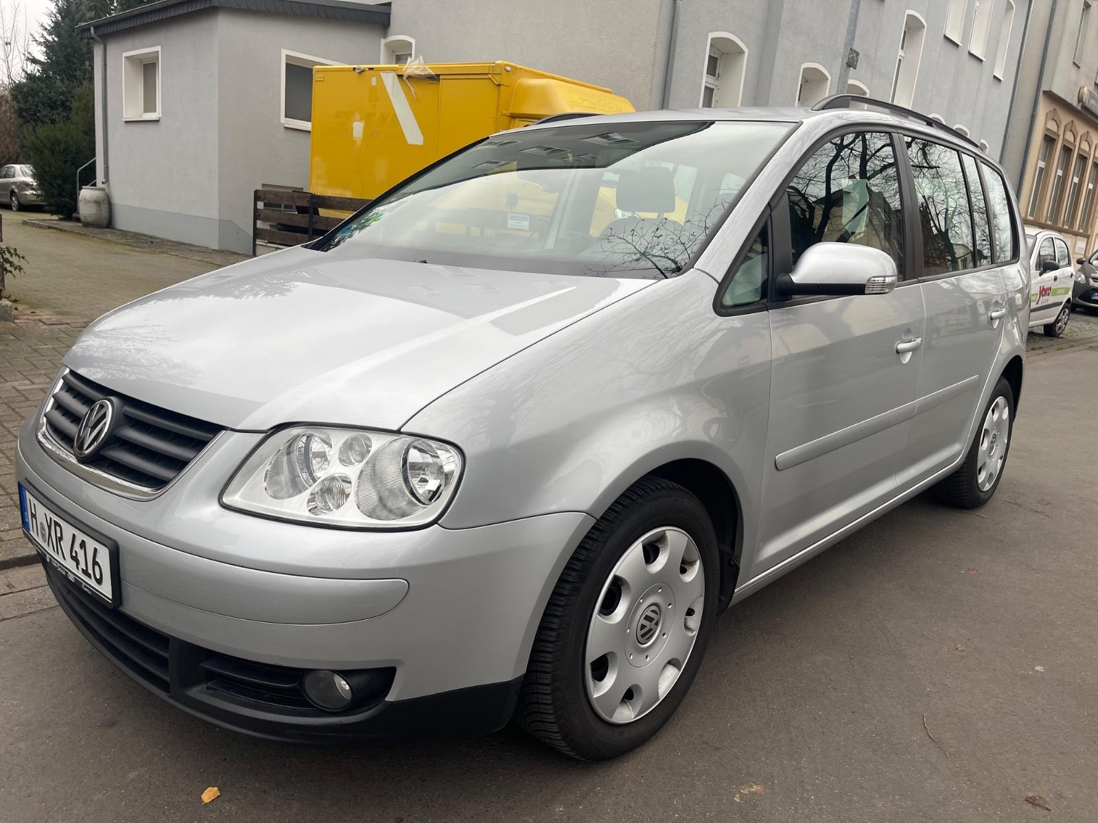 Volkswagen Touran Trendline,  Anhängerkupplung, Automatik