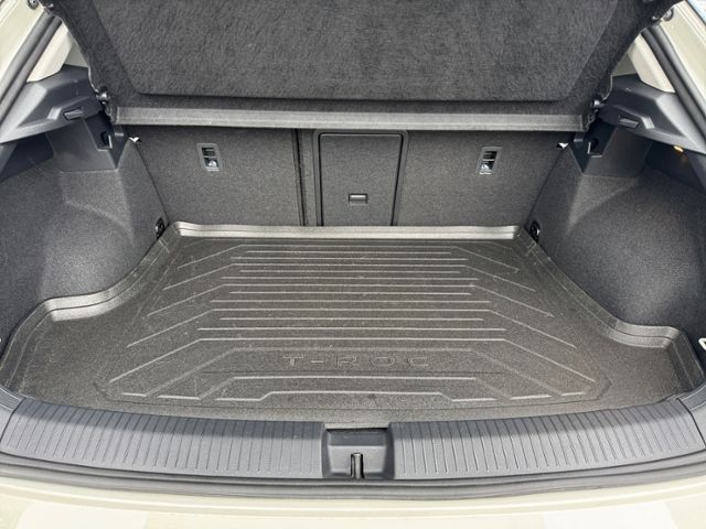 Fahrzeugabbildung Volkswagen T-Roc Life 1.0 TSI 110 PS 6-Gang LED RFK SHZG