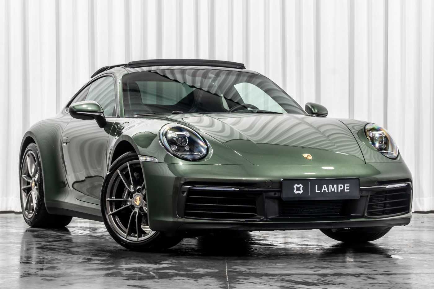 PORSCHE 992 .1 Carrera 2 Coupé PTS Oak Green Schuifdak B