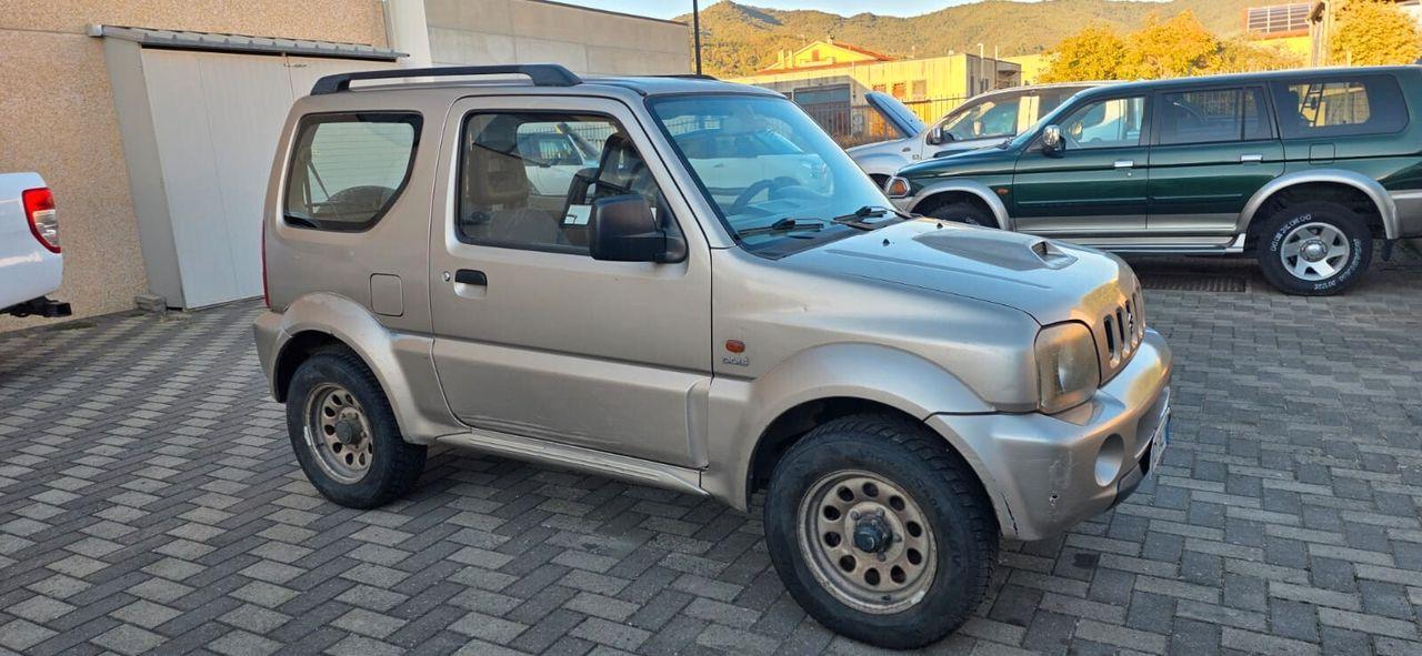 Suzuki Jimny 2004 — rear view
