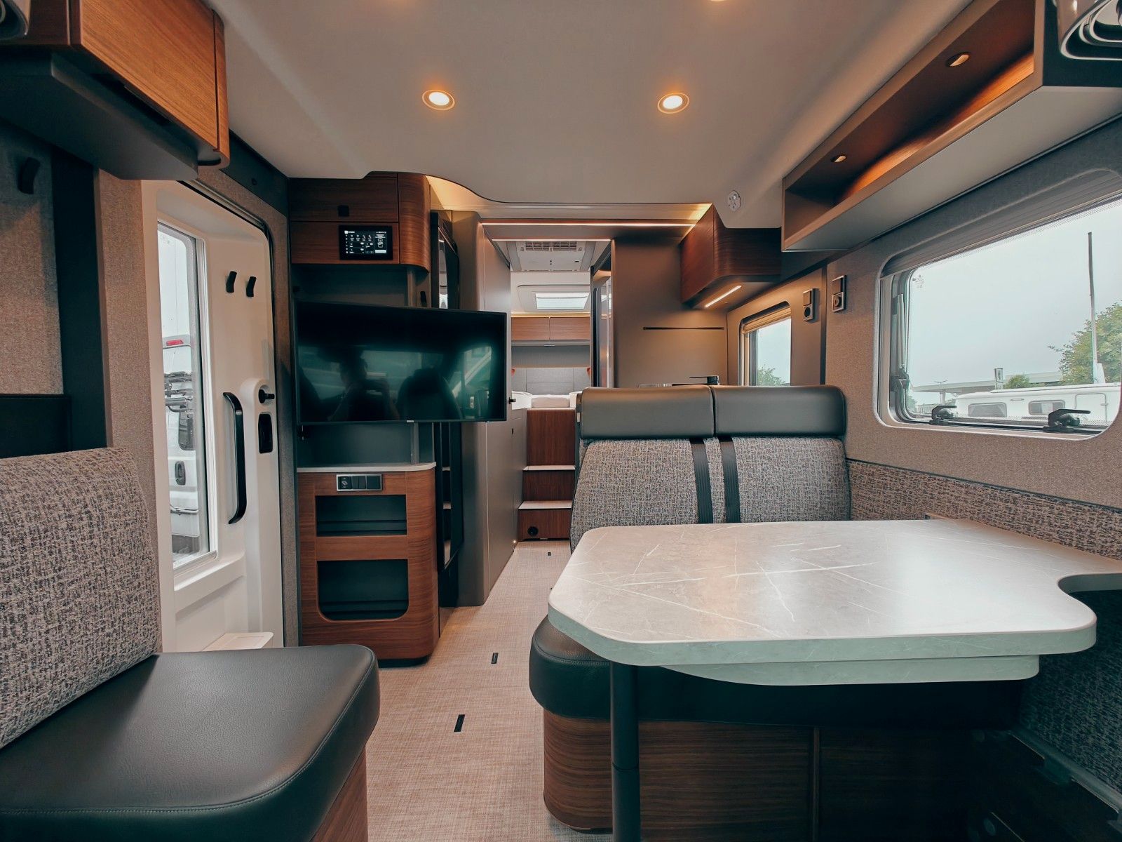 Fahrzeugabbildung HYMER / ERIBA / HYMERCAR B-KLASSE MC T 680 X - PTS SELENITGRAU MAGNO