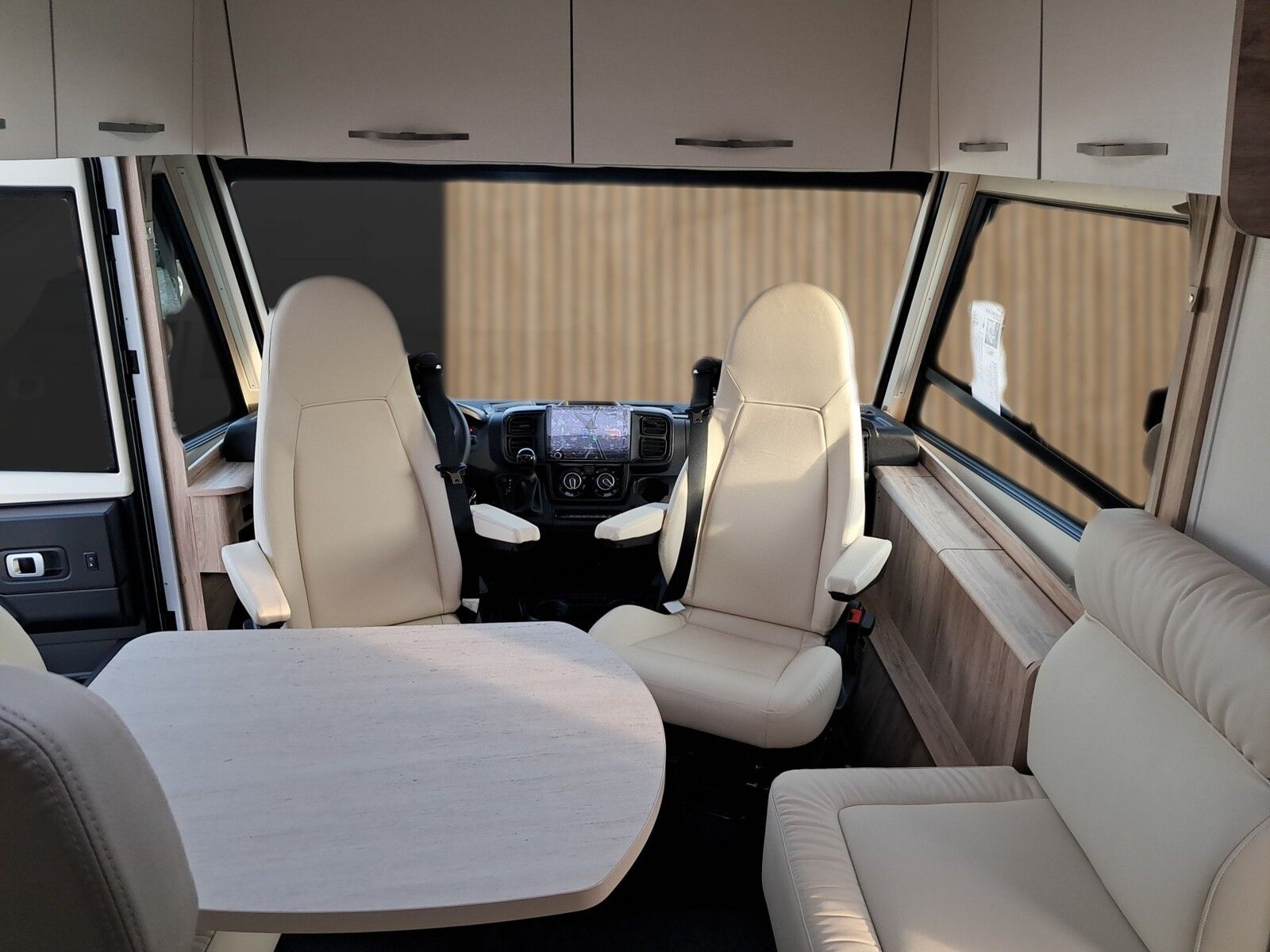 Fahrzeugabbildung Eura Mobil Integra Line IL 720 EB SAT, SOLAR, LUFTFEDERUNG