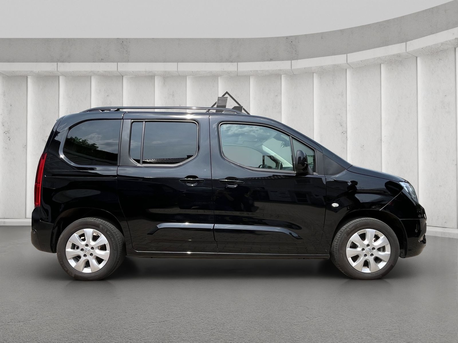 Fahrzeugabbildung Opel Combo Life - e Ultimate