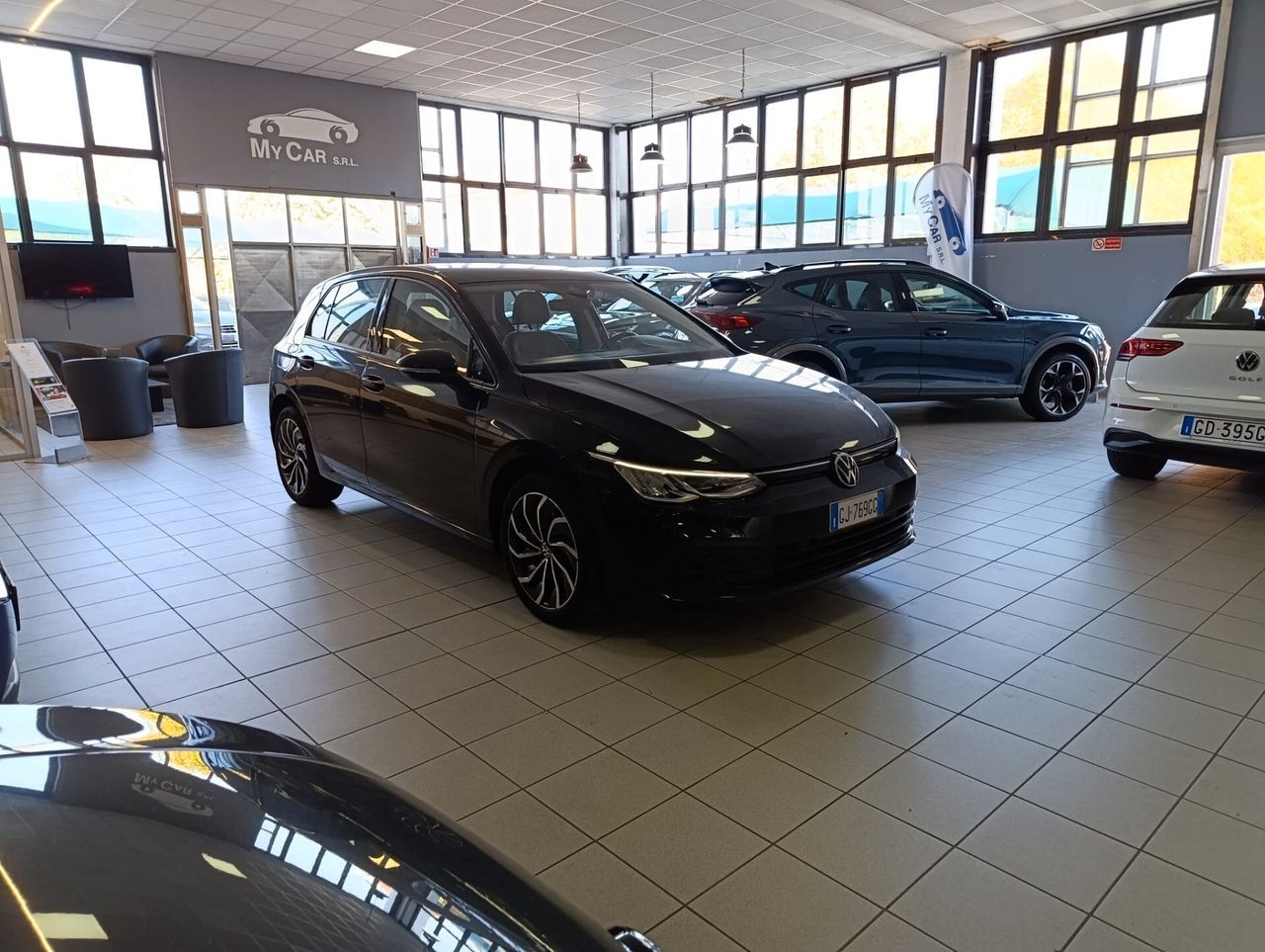 Volkswagen Golf Hybrid Benzina Automatica imagem 3