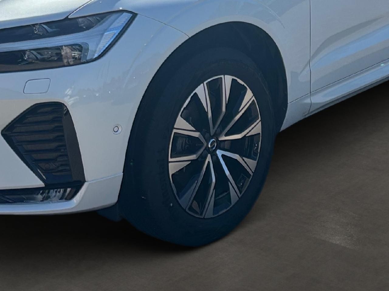 Fahrzeugabbildung Volvo XC60 B4 Benzin Plus Dark 2WD