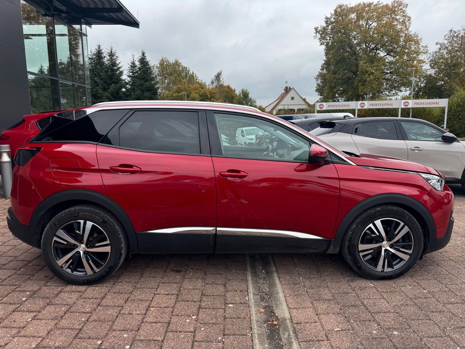 Fahrzeugabbildung Peugeot 3008 Allure 165PS Panorama Navigation Checkheft