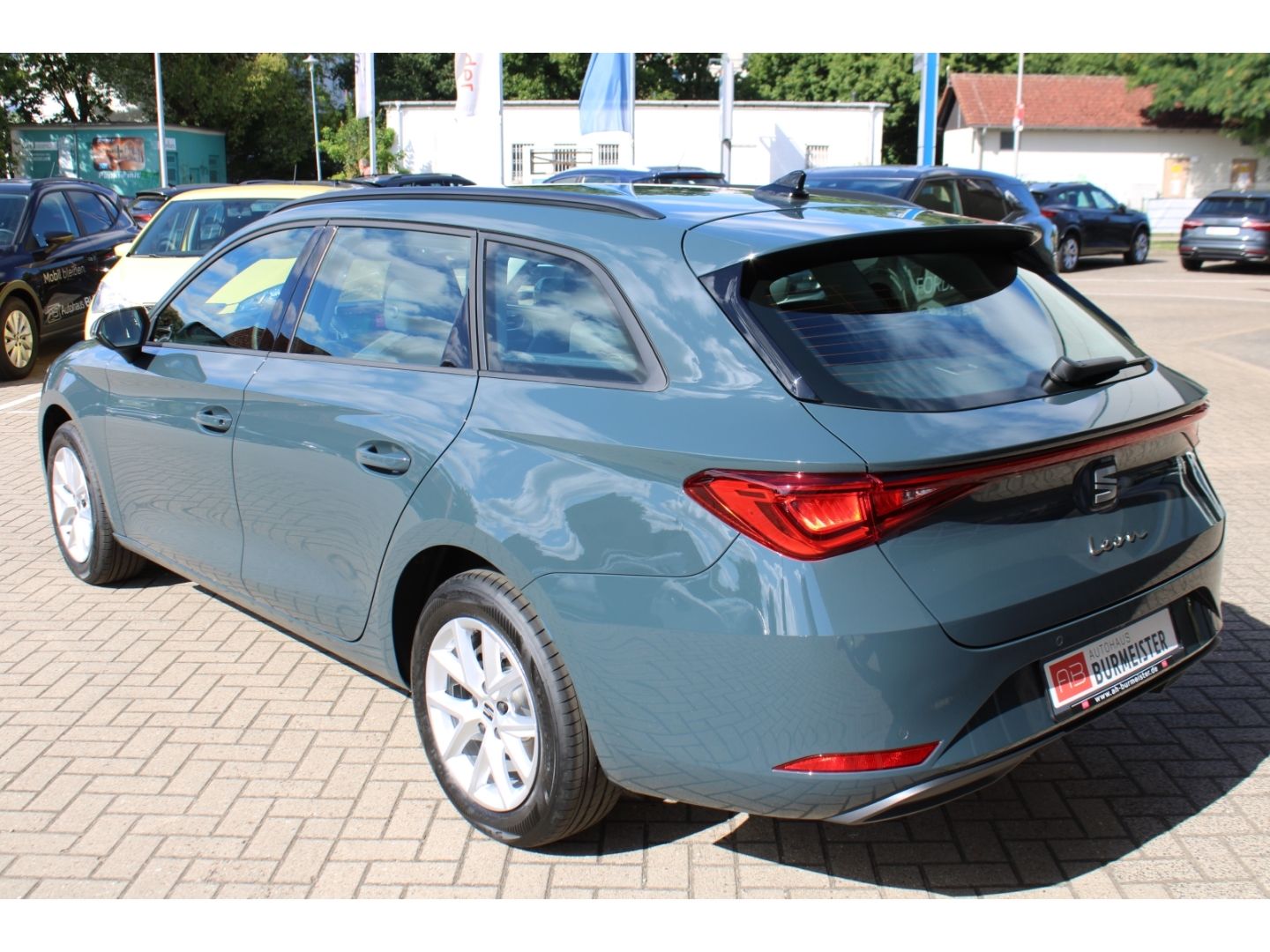 Fahrzeugabbildung SEAT Leon Sportstourer Style LED GRA WiPa RFK FullLin