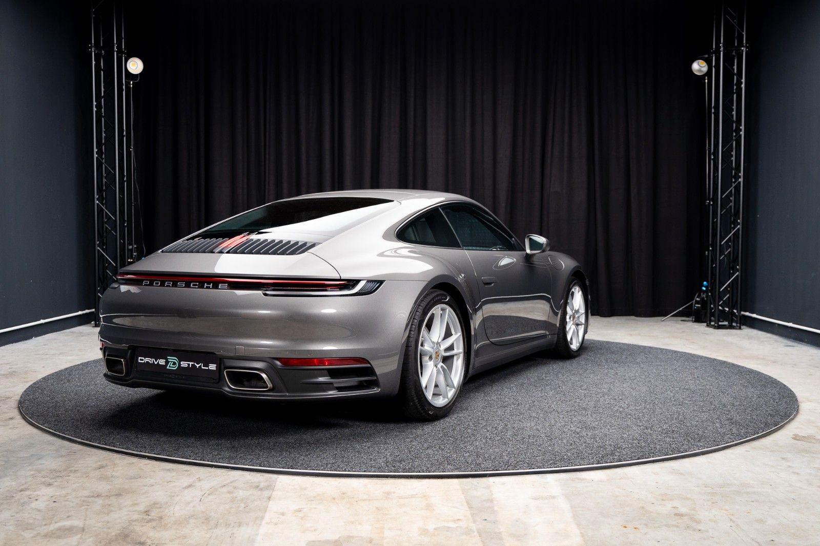 Fahrzeugabbildung Porsche 992 + 1. Hand + 16.050 km + Schiebedach + PDK