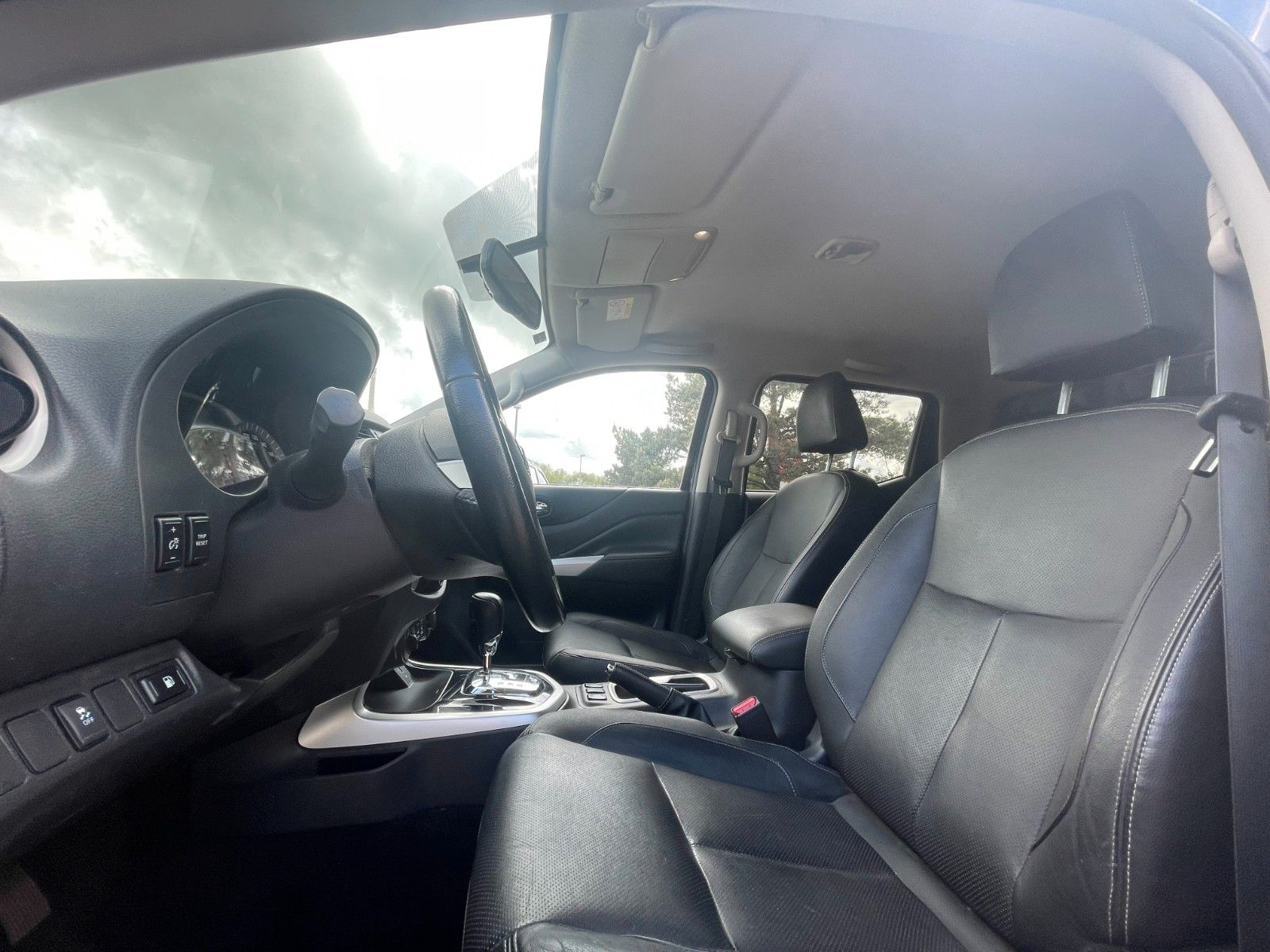 Fahrzeugabbildung Nissan Navara NP300 Tekna Double Cab 4x4