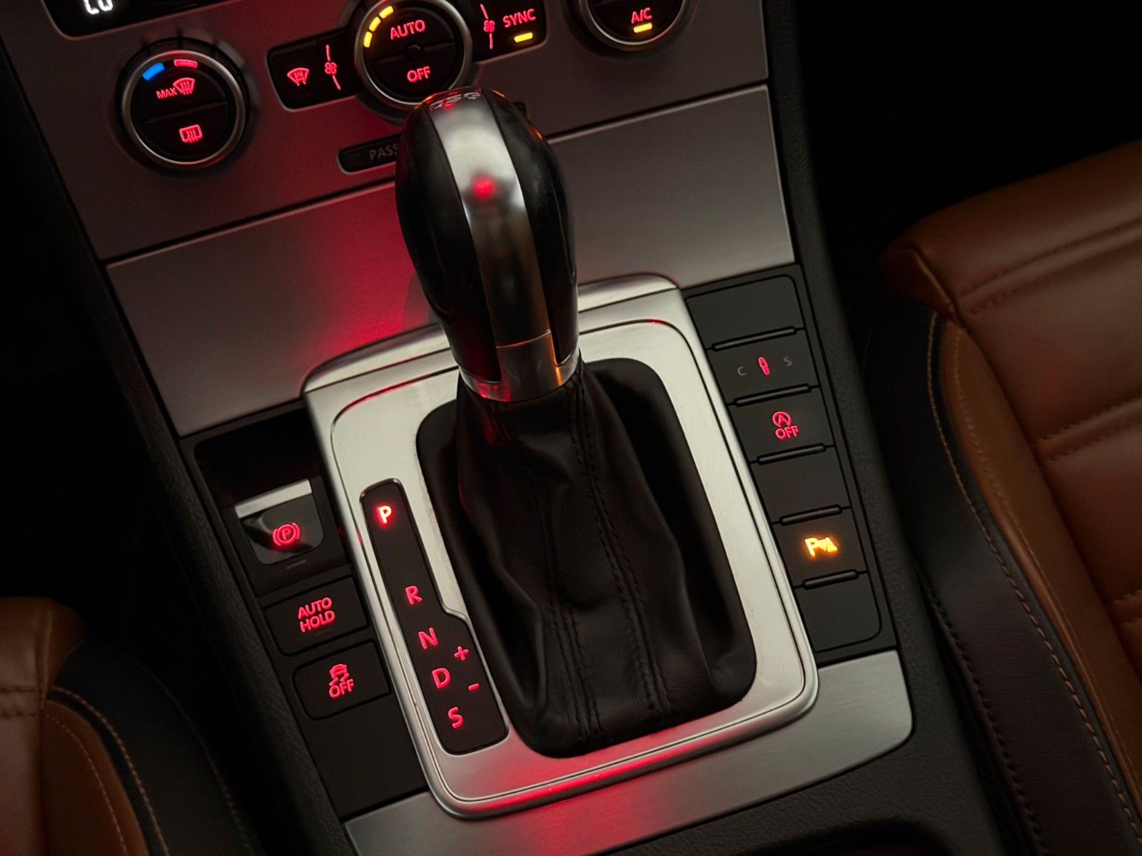 Fahrzeugabbildung Volkswagen CC R-LINE/SHZ/KLIMAUT./XENON/PANORAMADACH