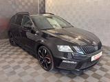 Skoda Octavia Combi*RS 4x4*AHK-R.KAM-ACC-APPLE-PANO-19 - Skoda in Augsburg
