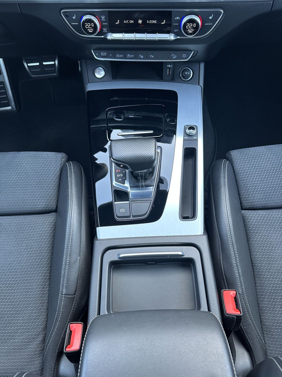 Fahrzeugabbildung Audi Q5 50 TDI Qu S-Line Black NAV+LED+ACC+KAM+21ZOLL