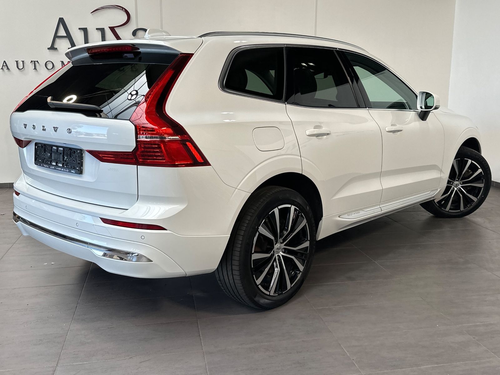 Fahrzeugabbildung Volvo XC60 T6 AWD Recharge Core NAV+LED+PANO+AHK+STHZG