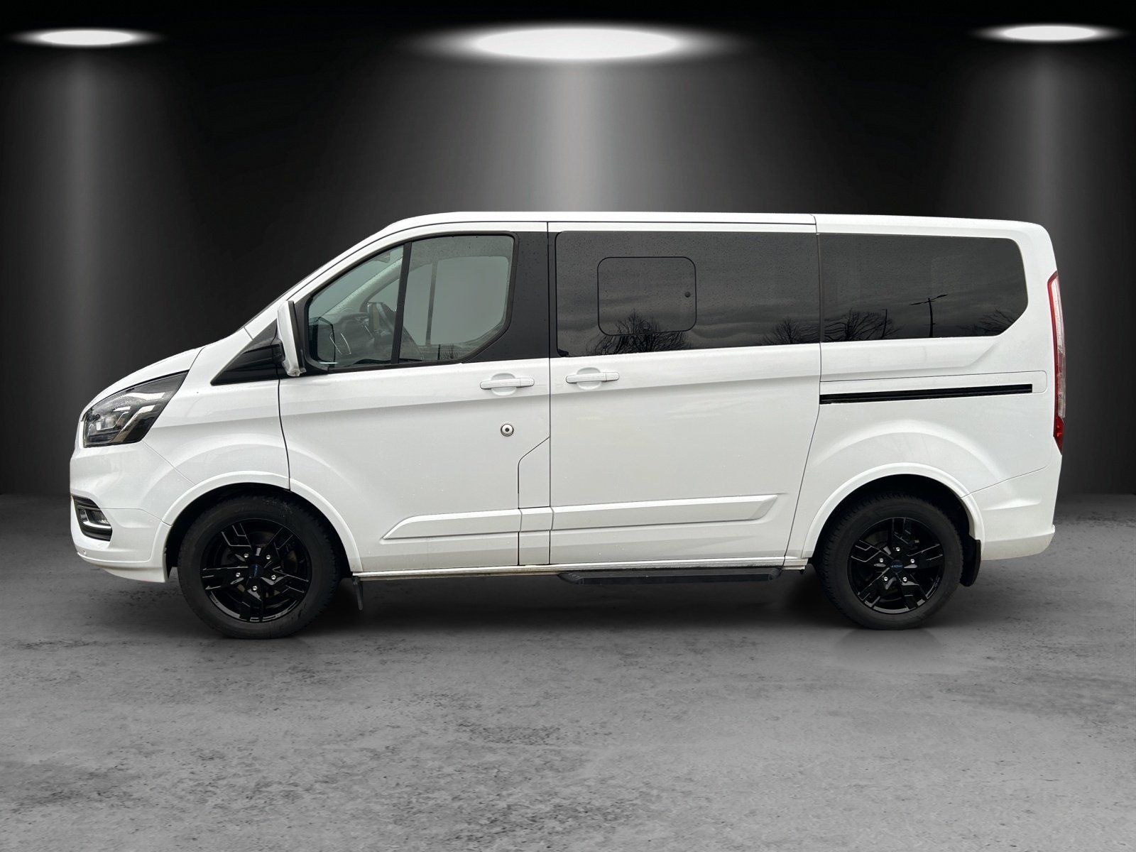 Fahrzeugabbildung Ford Tourneo Custom 2,0 TDCI 320 L1 Titanium,Navi,
