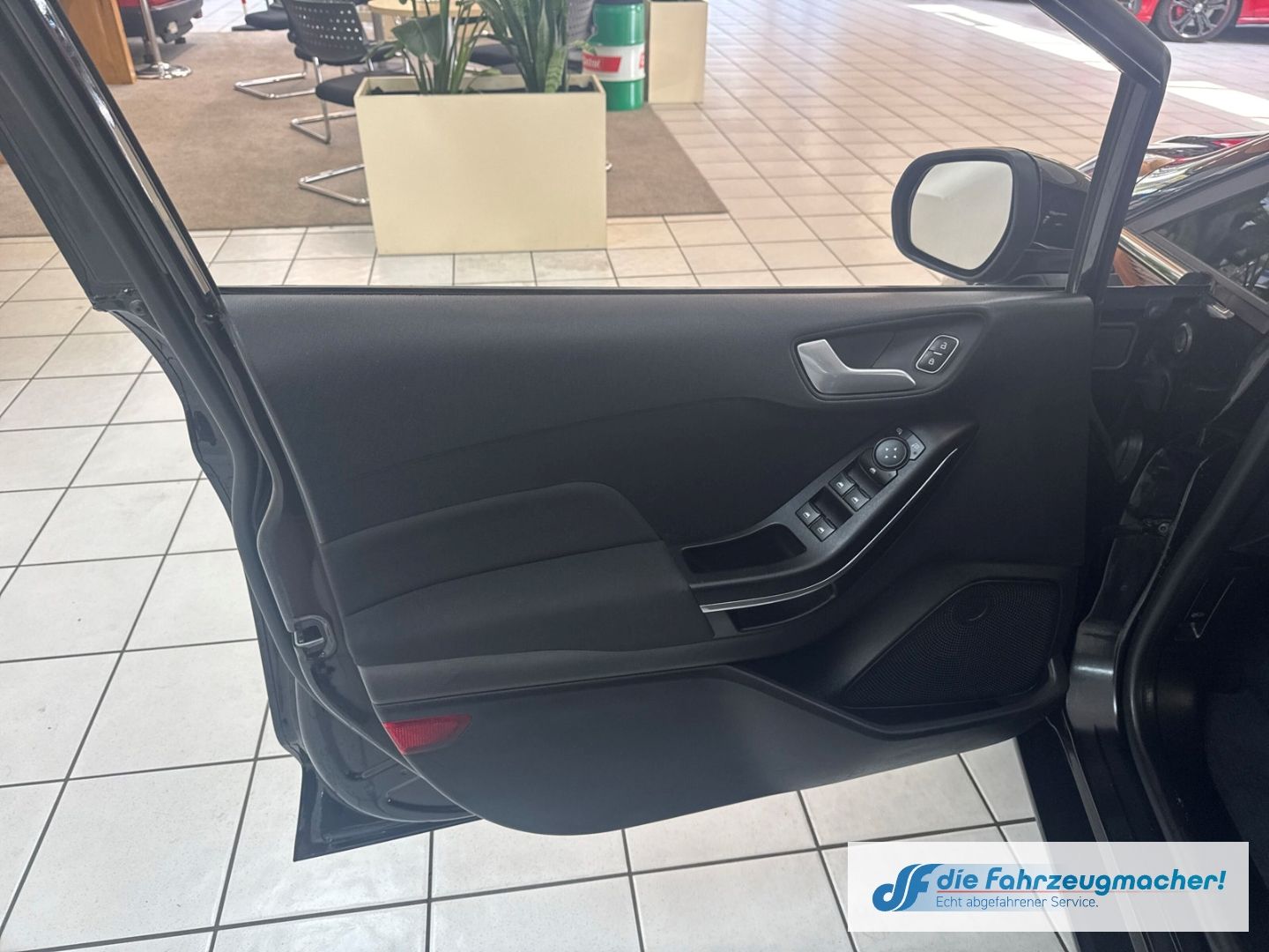 Fahrzeugabbildung Ford Fiesta Titanium Navi LED Blendfreies Fernl. Kurv