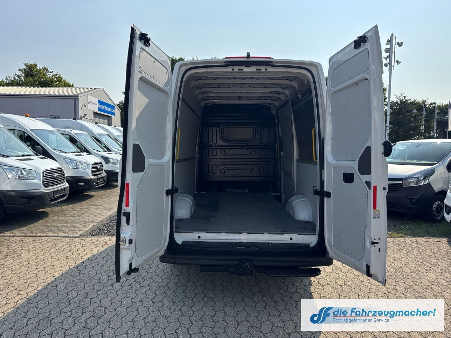 Fahrzeugabbildung Volkswagen Crafter Kasten 35 mittellang Hochdach RWD 2.0 TD