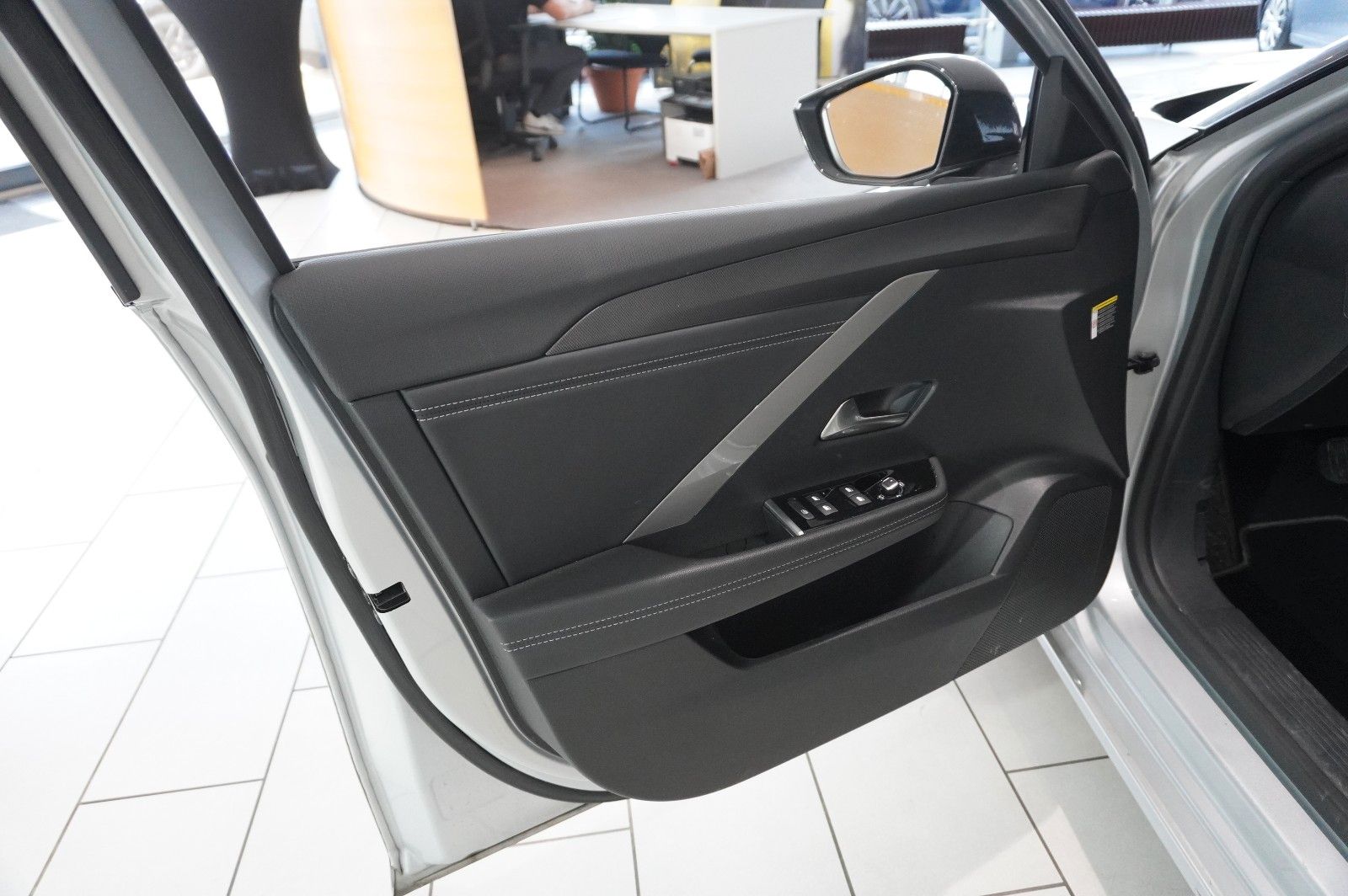 Fahrzeugabbildung Opel Astra L Lim. 1.2T GS LINE NAVI/LED/360°/PANO/HUD