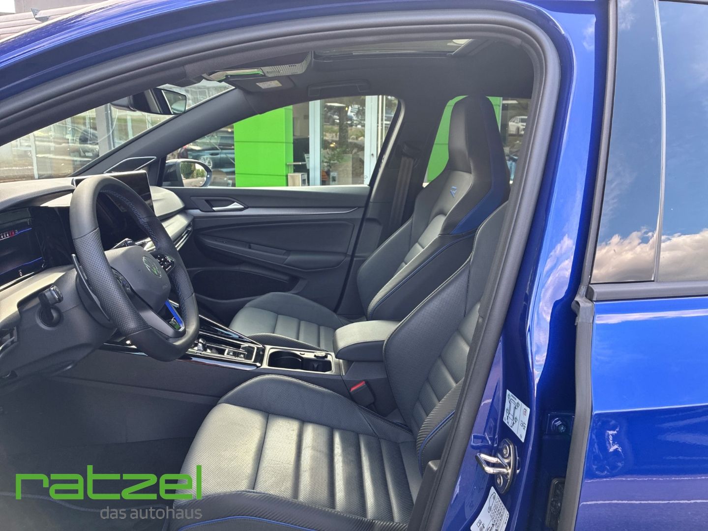 Fahrzeugabbildung Volkswagen Golf R VIII 4Motion 2.0 TSI DSG Navi HUD Har/Kar