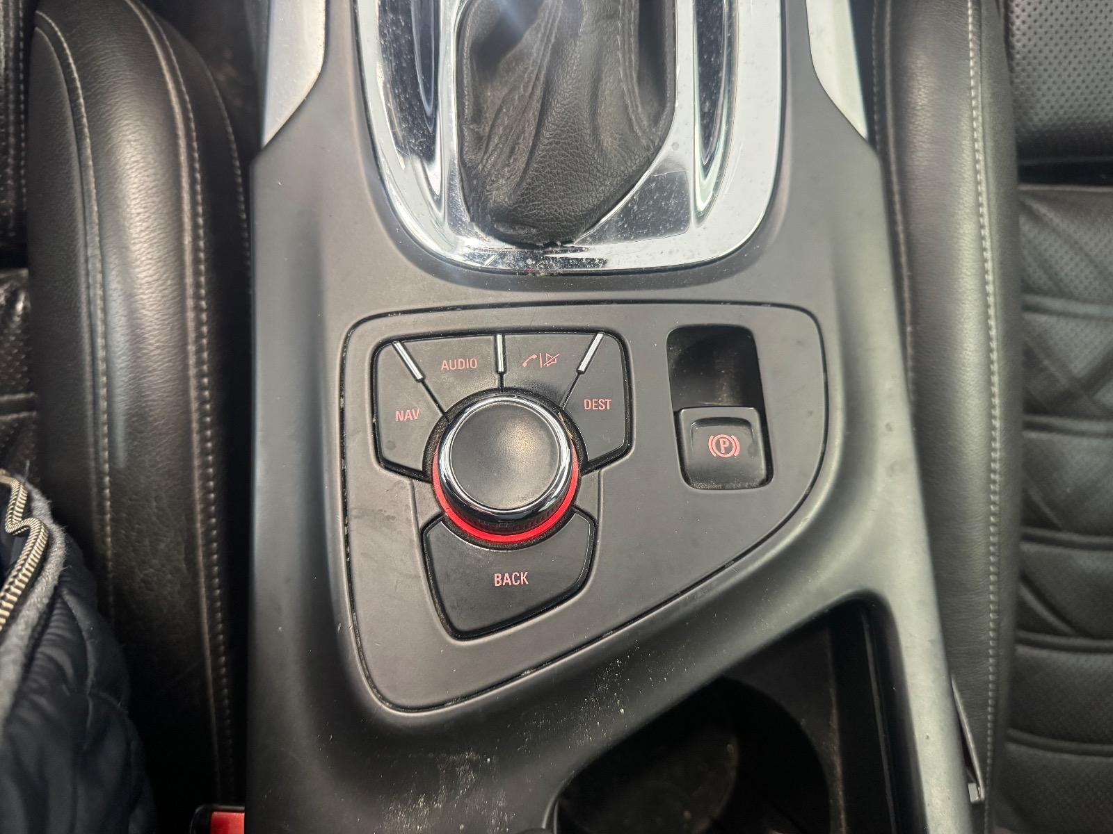 Opel Insignia 2012 — photo 17