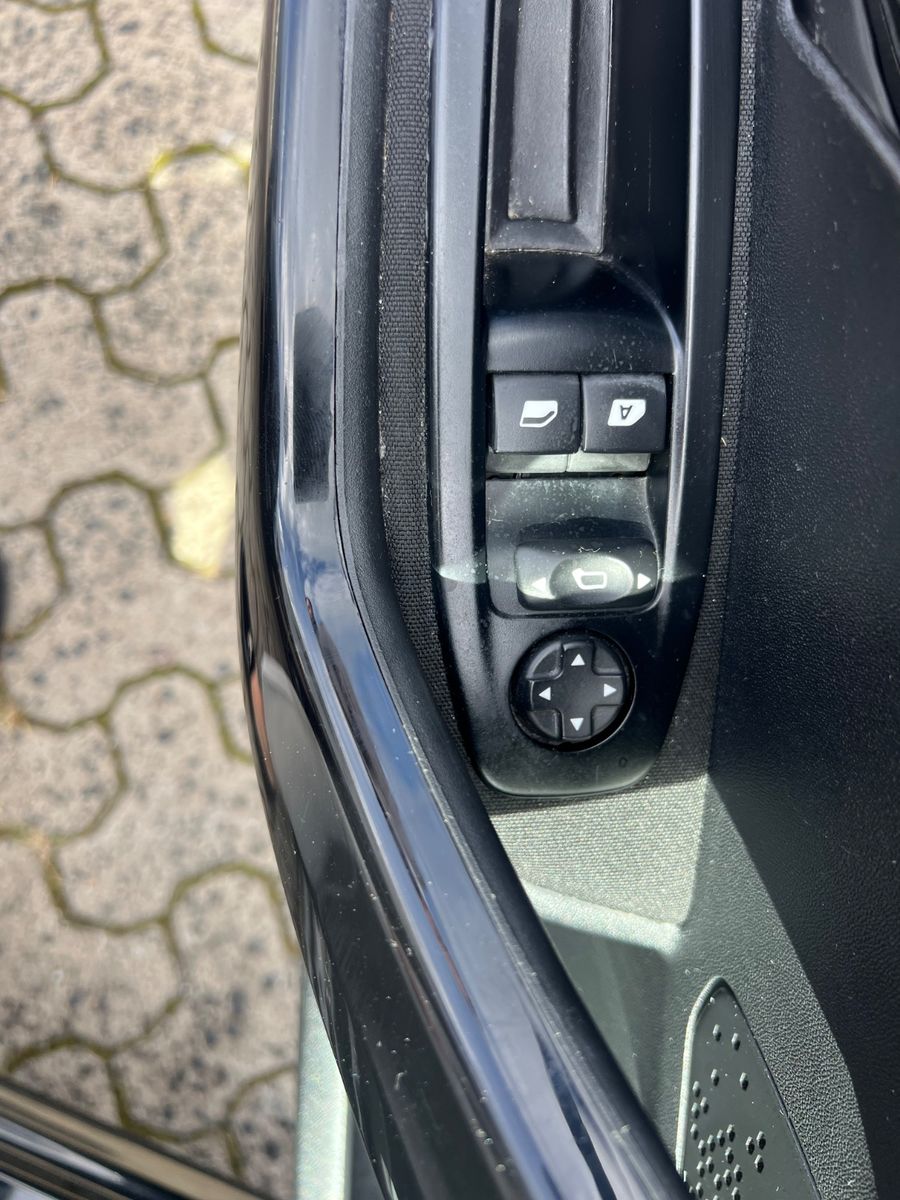 Fahrzeugabbildung Peugeot 208 Active *TÜV NEU