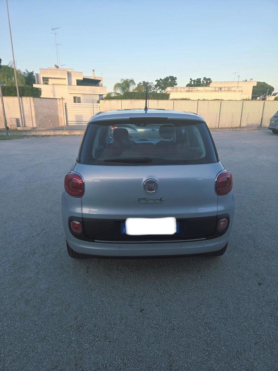 Fiat 500L 2012 — rear view