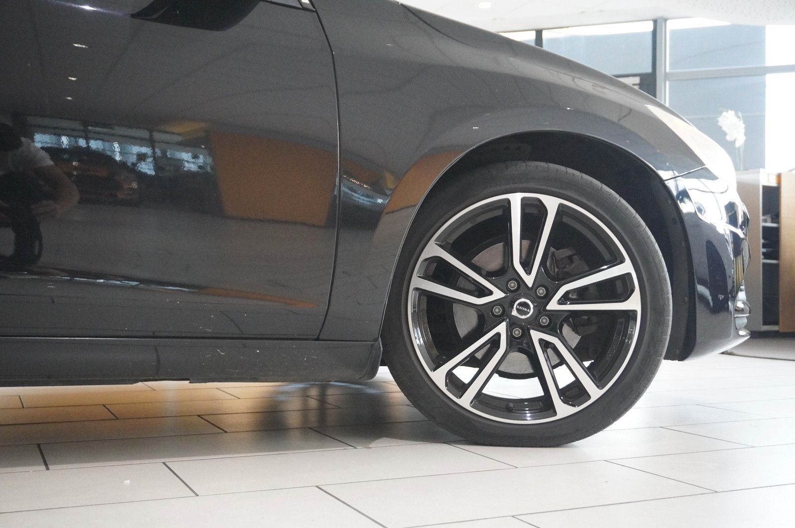 Fahrzeugabbildung Volvo V60 Kombi D4 R-DESIGN NAVI/LED/SHZPDC/AHK