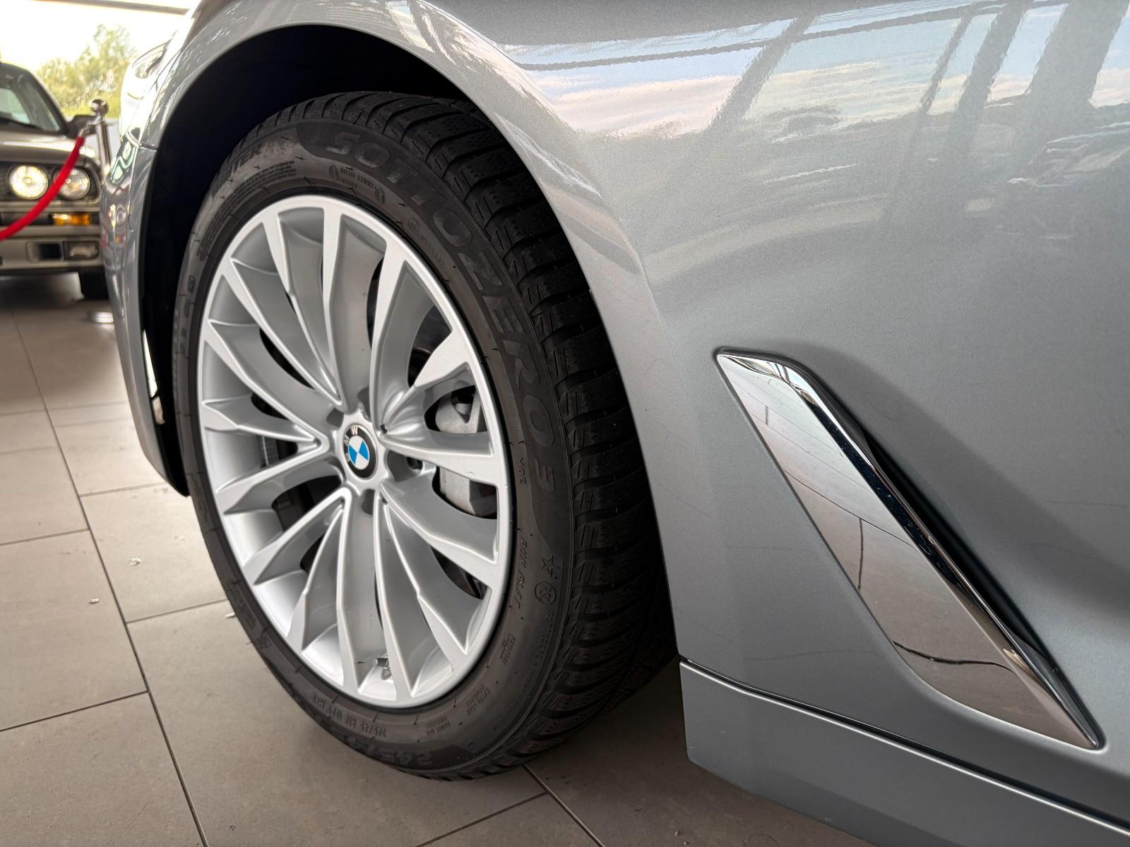 BMW 530d Touring/M-LENKR/LEDER/KAMERA/ACC/KEYLESS
