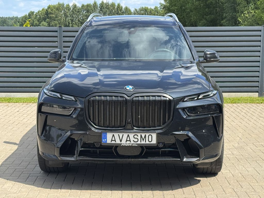 Image of BMW X7