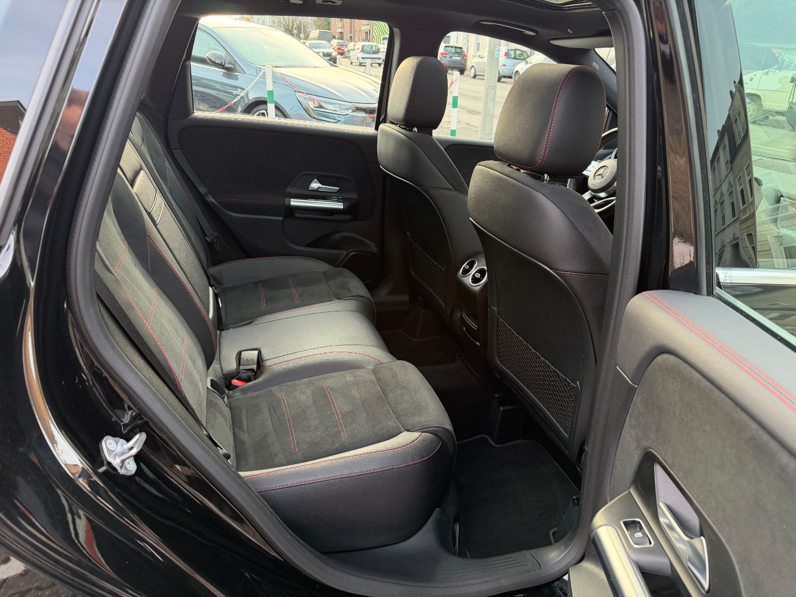 Fahrzeugabbildung Mercedes-Benz B 180 AMG LINE PANO NAVI KAMERA MBUX LED AHK