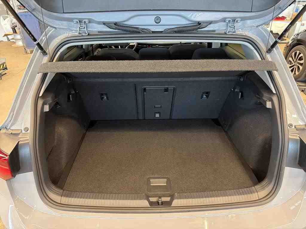 Golf VIII 2.0 TDI DSG Active *AHK*PANO*KAMERA*