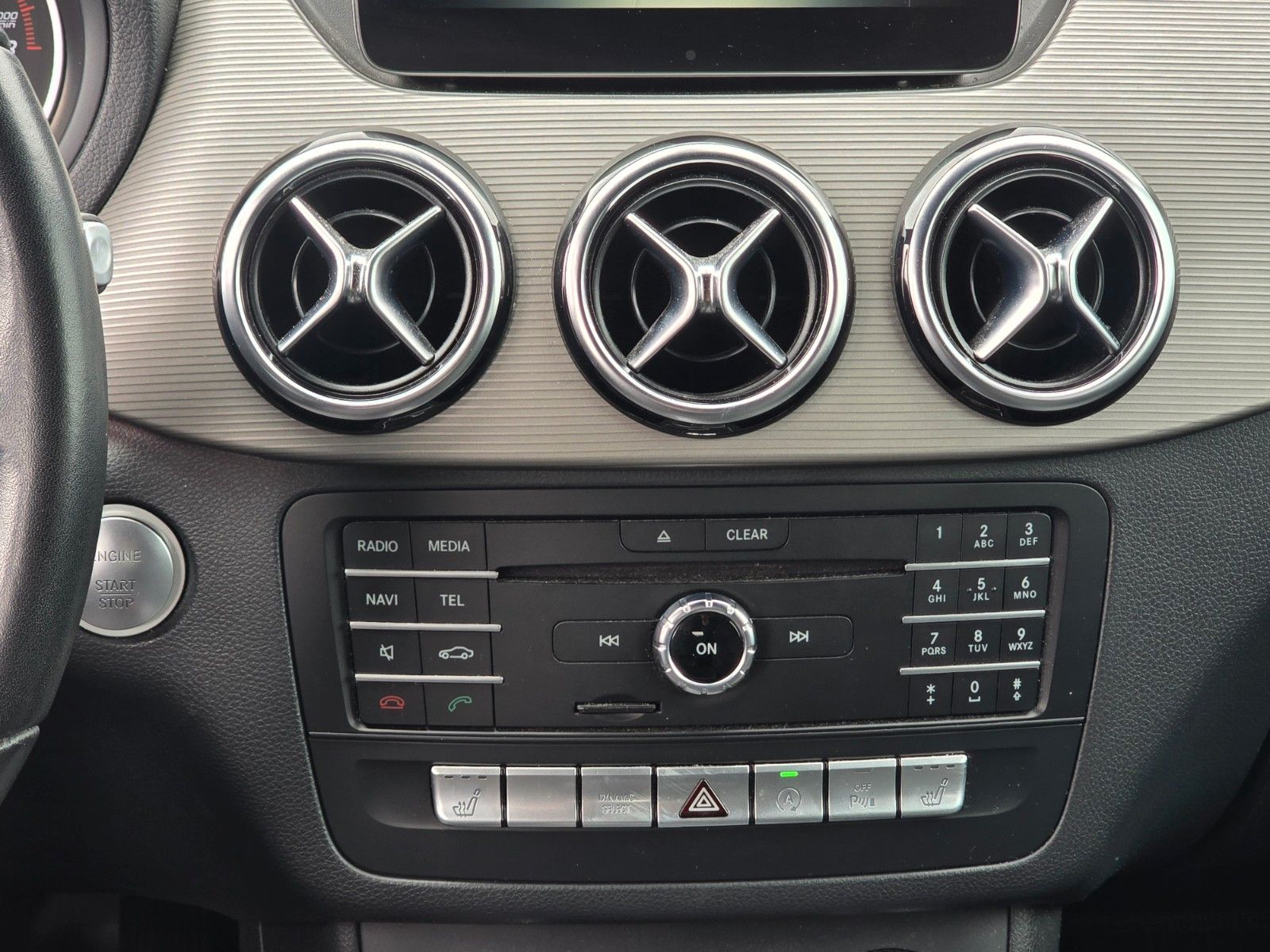 Fahrzeugabbildung Mercedes-Benz B-Klasse 180 Navi PDC Winterräder