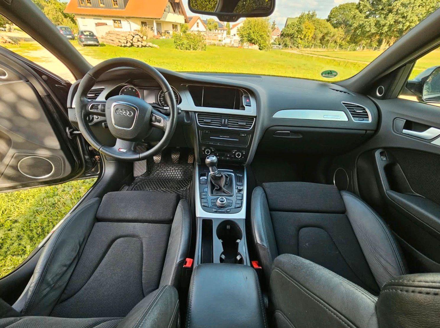 Audi A4 2010 — вигляд ззаду