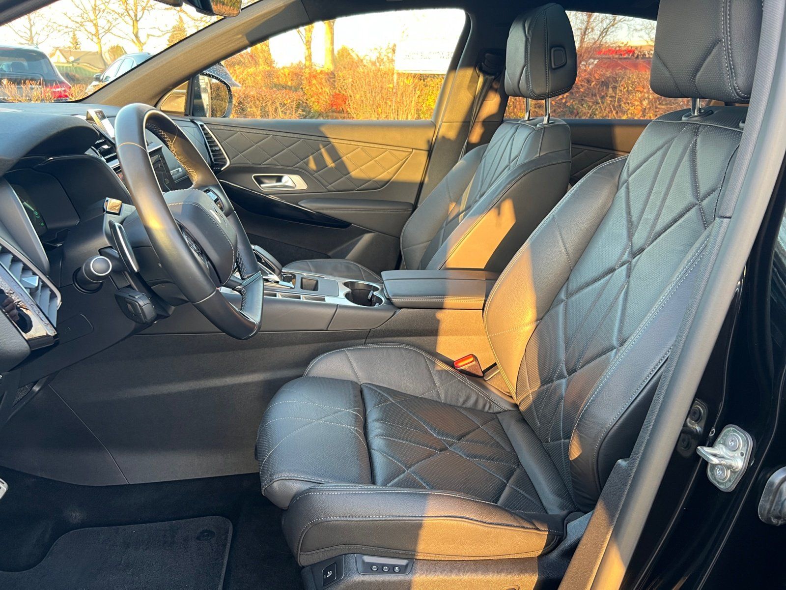 Fahrzeugabbildung DS Automobiles DS7 Crossback E-Tense 4x4 300 Anhängerkupplung