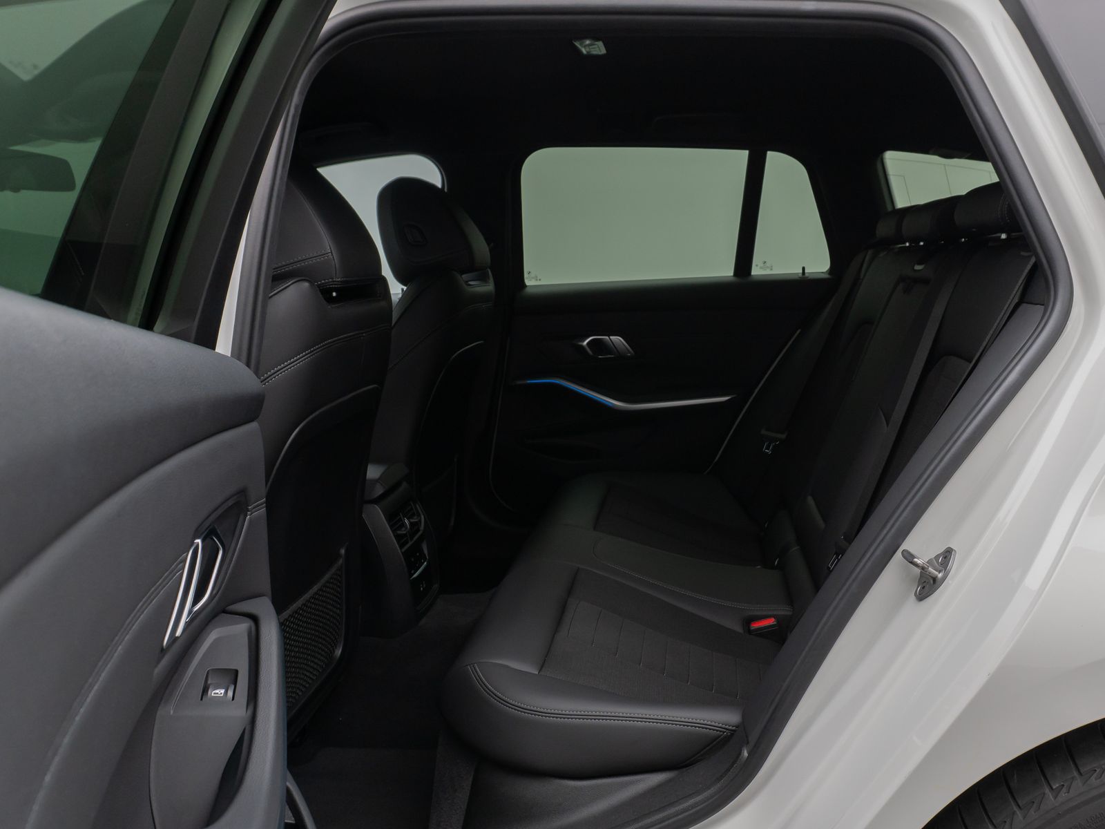 Fahrzeugabbildung BMW 320e  Sport Line DAB HiFi CockPitPro PDC Alarm