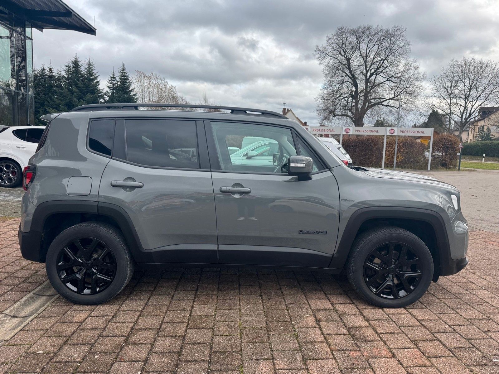 Fahrzeugabbildung Jeep Renegade Limited 2,0L  4x4  KAMERA LED SITZHEIZ.