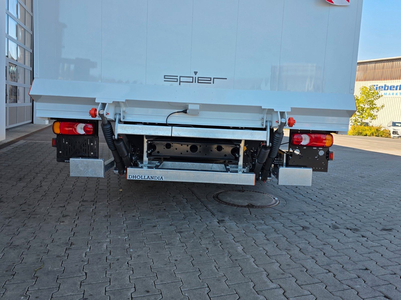 Fahrzeugabbildung Iveco Eurocargo ML75E19/P LBW Spoiler Klima 3 Sitze