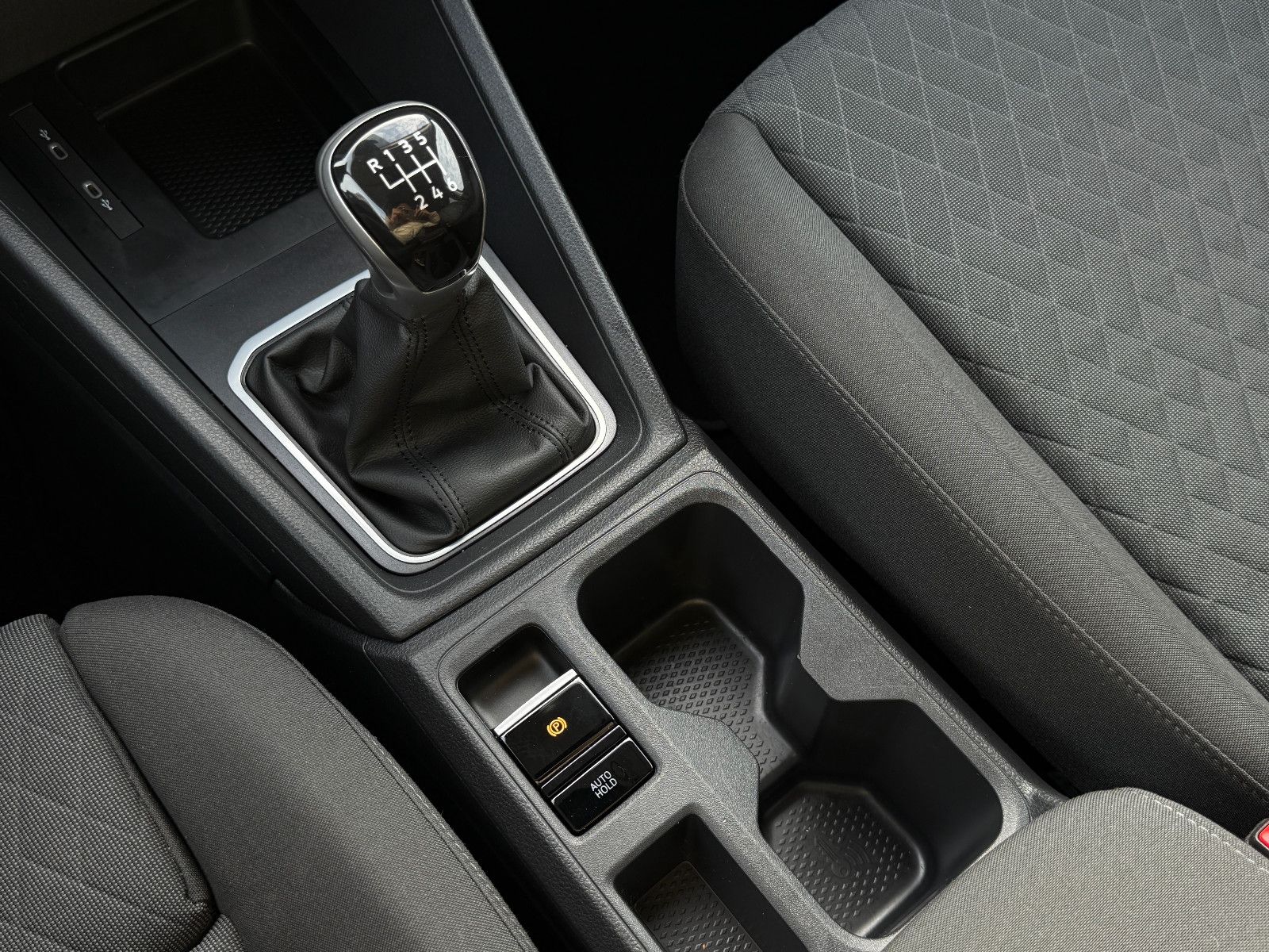 Fahrzeugabbildung Volkswagen Caddy Life Maxi 7-Sitzer ACC Blis DAB PDC SHZ