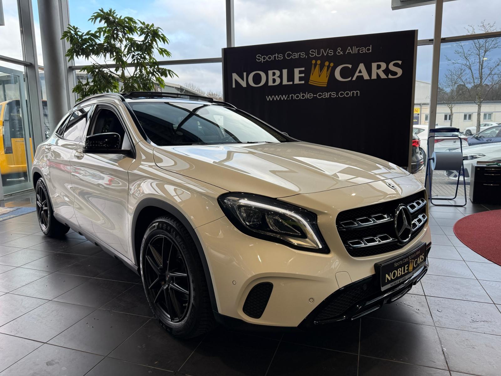 Mercedes-Benz GLA 200 Night PANO LED NAVI