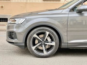 Audi Q7 - 7