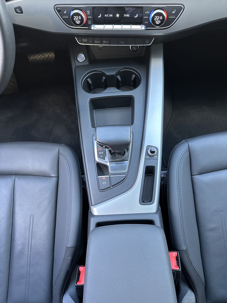 Fahrzeugabbildung Audi A4 Avant 35 TDI S-Line Aut. NAV+LED+KAM+PANO+1HD